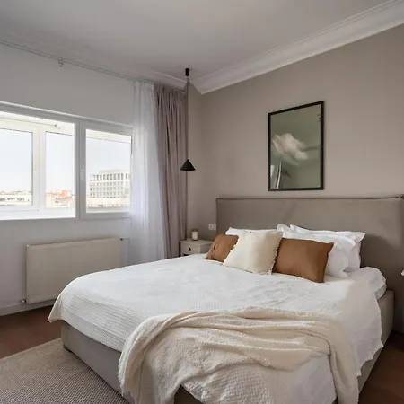 Апартаменти Trendy 2br On Regina Elisabeta - Balcony With Cismigiu Park Views Бухарест