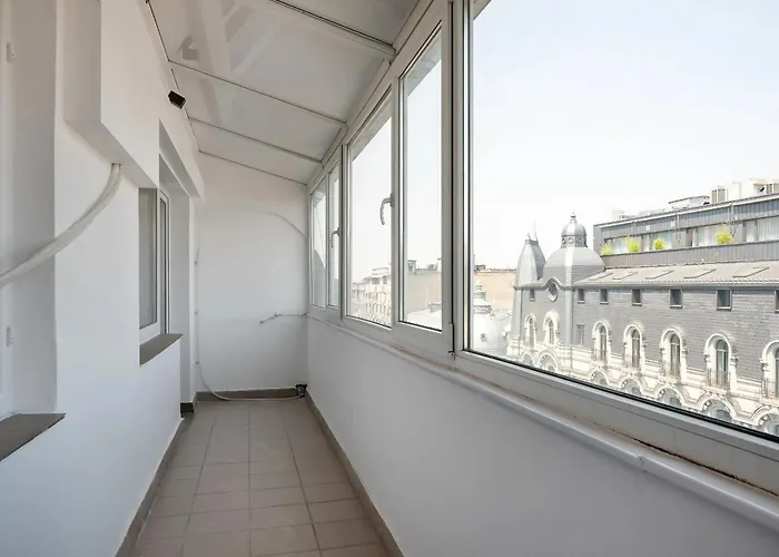 Апартаменти Trendy 2br On Regina Elisabeta - Balcony With Cismigiu Park Views Бухарест