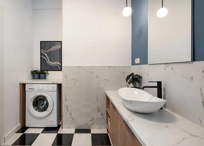 Апартаменти Trendy 2br On Regina Elisabeta - Balcony With Cismigiu Park Views Бухарест