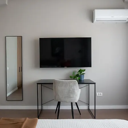 Trendy 2br On Regina Elisabeta - Balcony With Cismigiu Park Views Bucarest