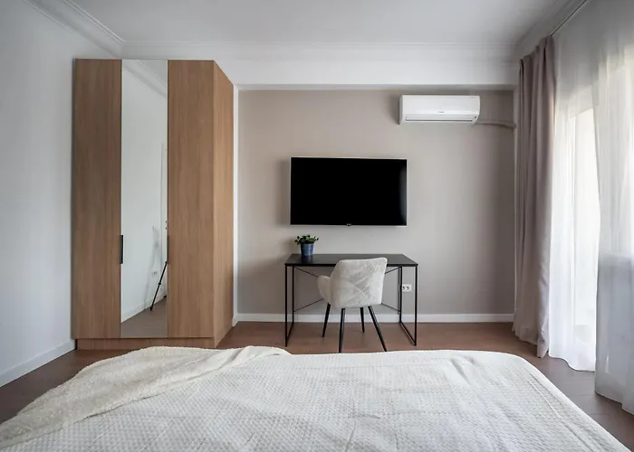 Trendy 2br On Regina Elisabeta - Balcony With Cismigiu Park Views Bukarest